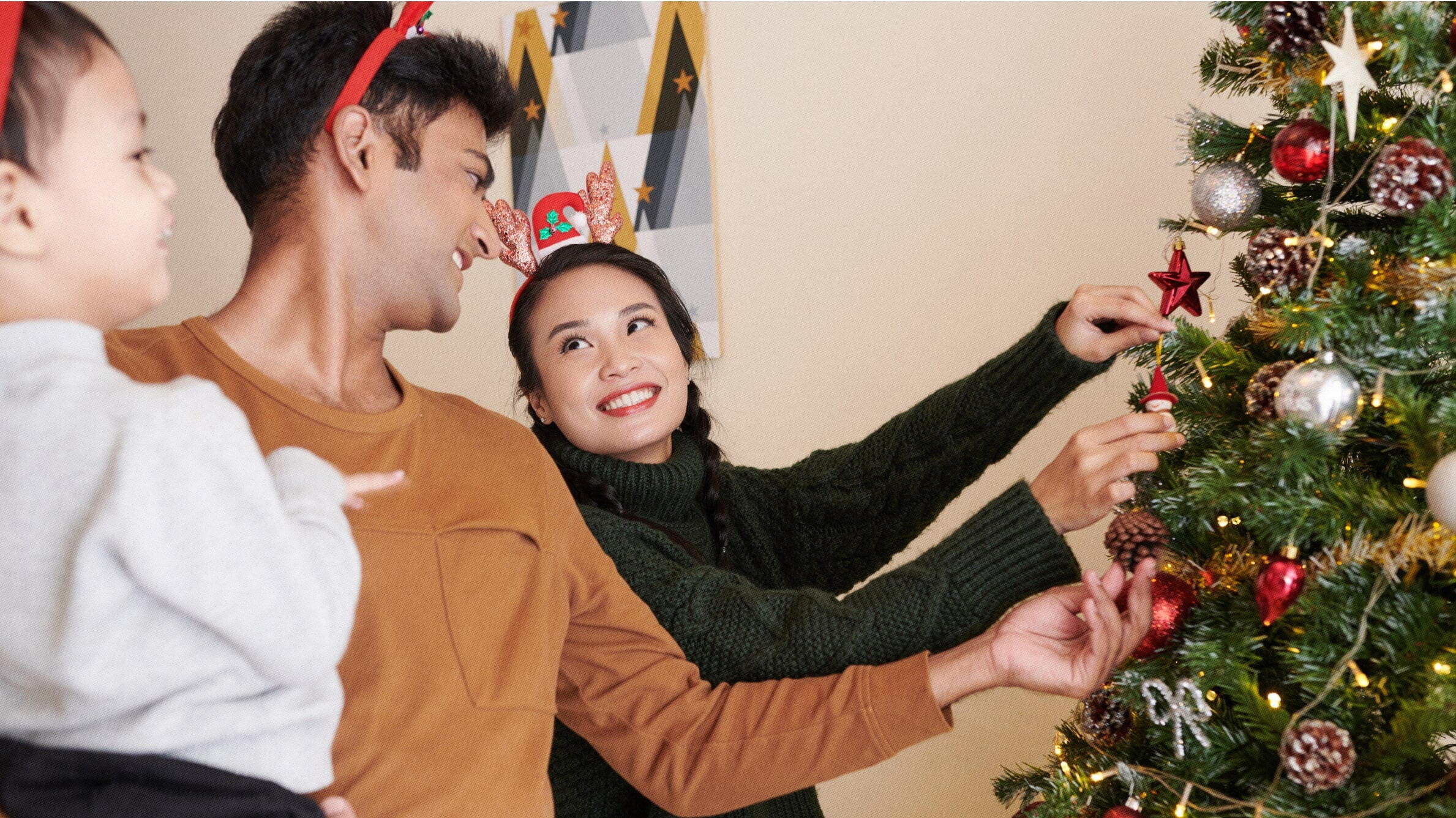 When Can You Decorate the Tree for Christmas & New Year?