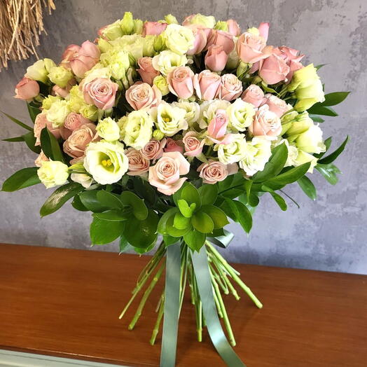 Spray Roses Destini with Lisianthus