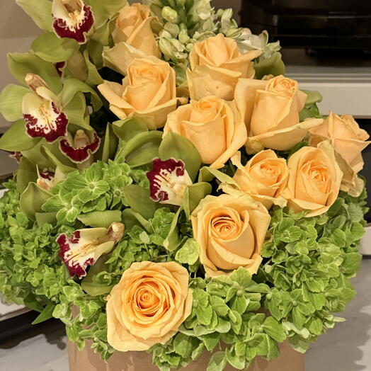 Цветы в корзине