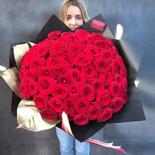 Cassandra – Luxurious Red Rose Bouquet