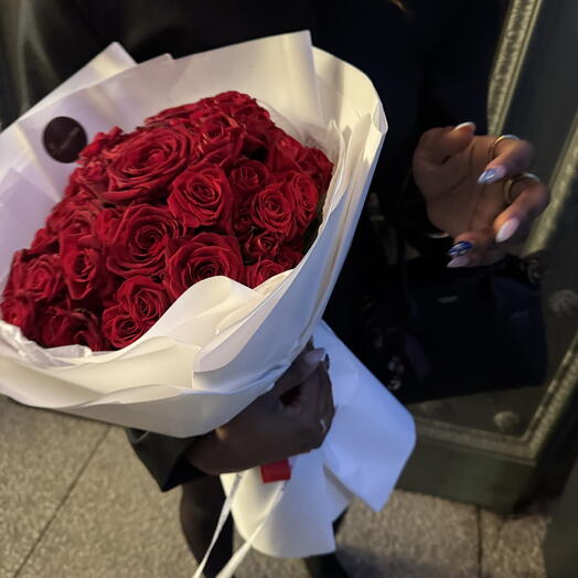 Багряна Елегантність – Розкішний Букет Червоних Троянд