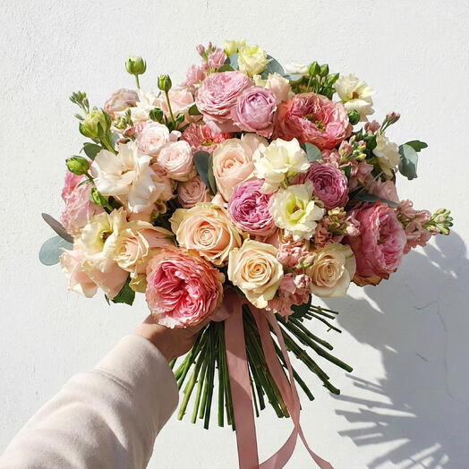 Blush Garden Rose Bouquet – Luxury Pink   Cream Roses with Lisianthus