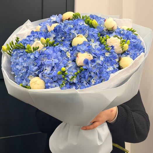 Blue Hydrangea and Cream Peony Cloud