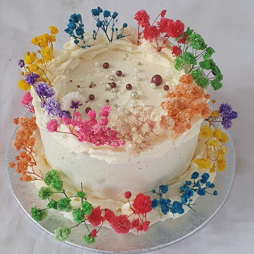 Pretty gypsophila cake