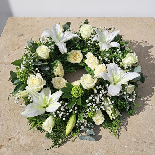 Полностью белый венок 14"