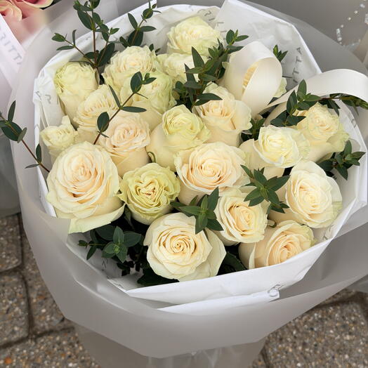 20 Cream Roses with Eucalyptus