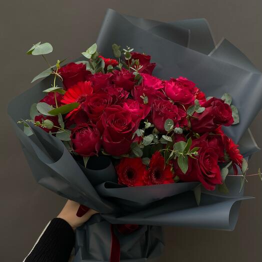 Red roses bouquet