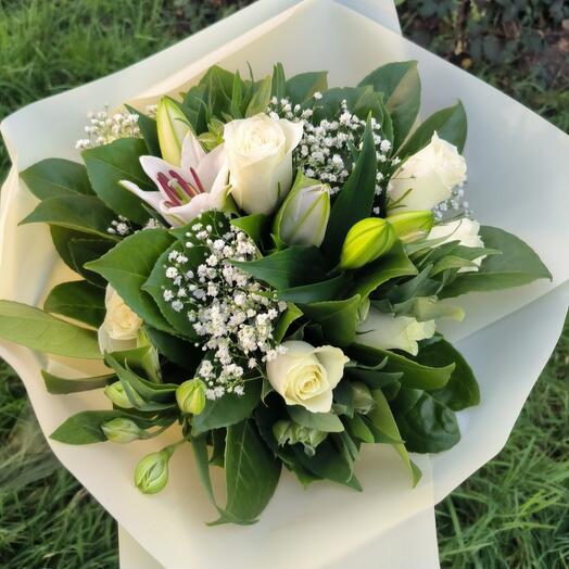 White lillies and roses bouquet