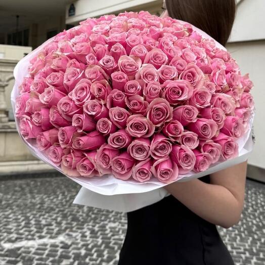 80 розоватых роз
