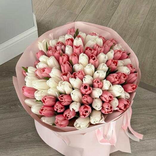 100 нежных тюльпанов