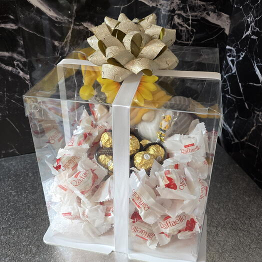 Шоколадная подарочная коробка – Ferrero Rocher   Raffaello с гномом