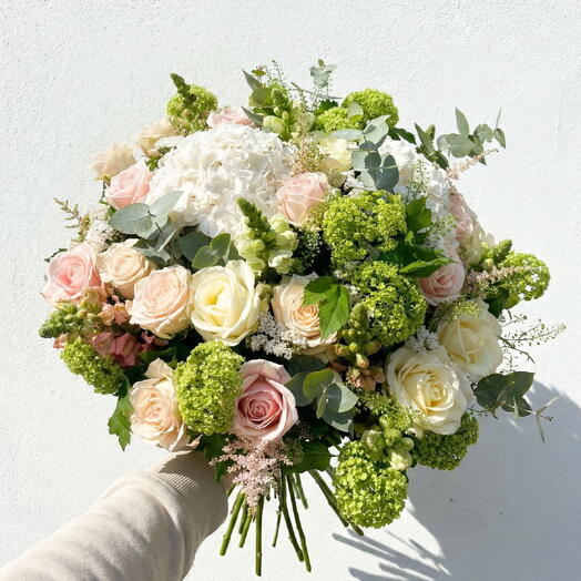Beauty Vibes - Роскошный букет гортензий и роз