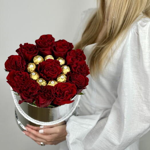 Roses   Gold – Luxury Box with Red Roses   Ferrero Rocher