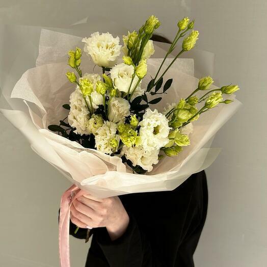 Bouquet of delicate terry eustomas in a stylish design