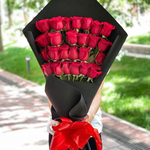 24 красные розы