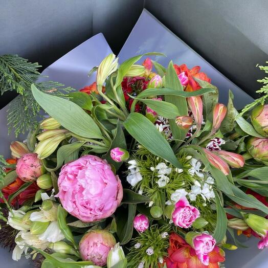 "Florist s Choice Garden Bouquet" – Hand-Tied Seasonal Flower Arrangement