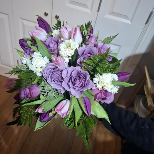 Подарочный весенний букет, собранный вручную