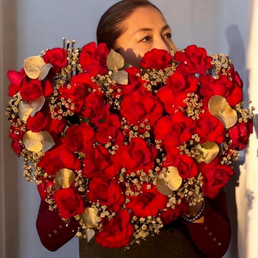 Luxury Heart of Roses – A Grand Romantic Gesture in Crimson