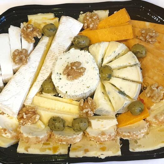 Luxury Cheese Platter with Olives   Walnuts – 8 Varieties | 1000g Gourmet Selection