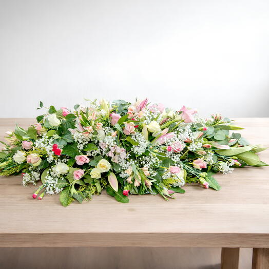 Композиция на гроб в оттенках розового