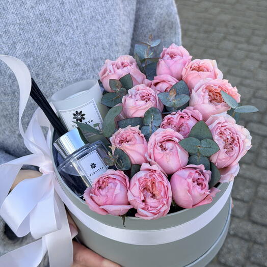 Pink Roses and Aroma Gift Box