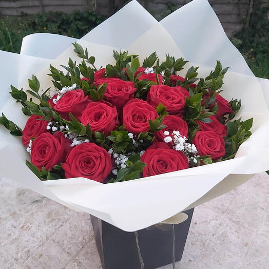 ВЕЛИКИЙ букет червоних троянд