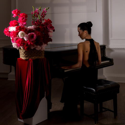 Цветы в корзине Алина