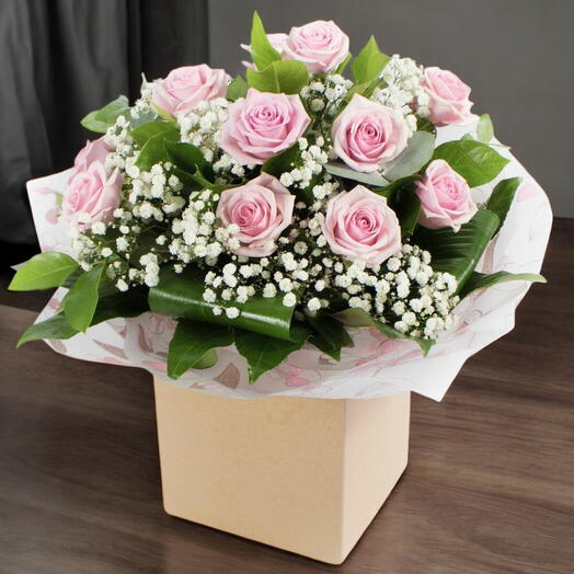 Dreamy dozen pink roses