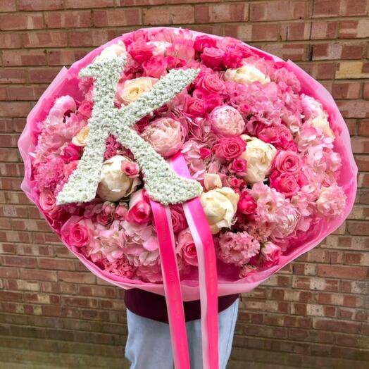 Chelsea – Personalized Luxury Flower Bouquet with Monogram Letter