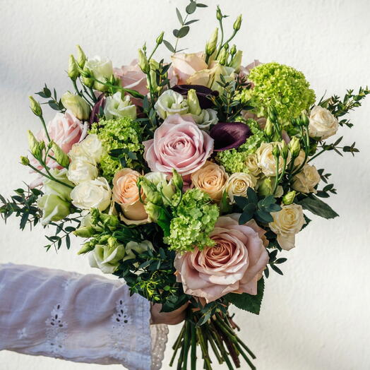 Vintage Chic Luxury Rose Bouquet – Elegant Pastel Roses with Greenery