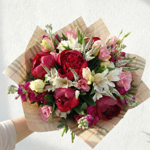 Luxury Romantic Scarlet Peony Bouquet – Mixed Seasonal Flowers Arrangement