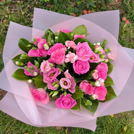 Pink roses and Lisianthus bouquet