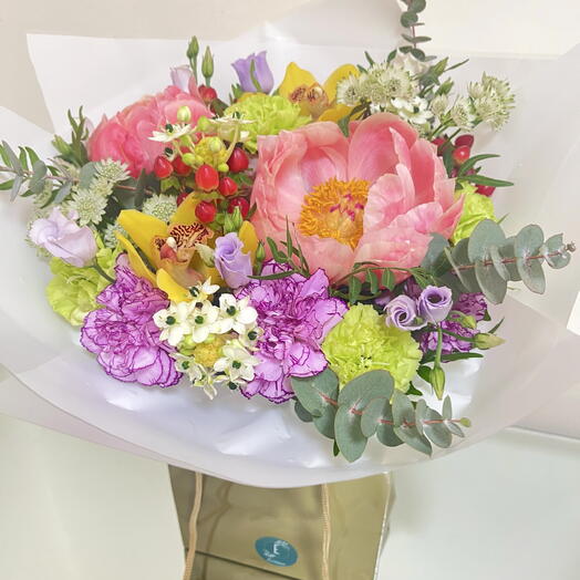 Seasonal mixed bouquet