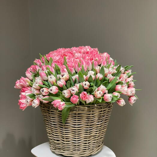 Корзина тюльпанов
