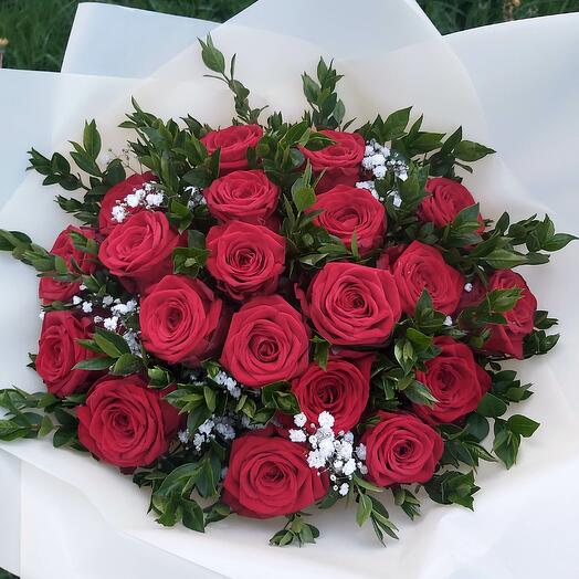 СЕРЕДНІЙ букет червоних троянд
