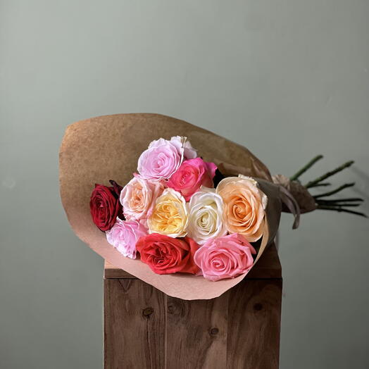 Коллекция разноцветных роз