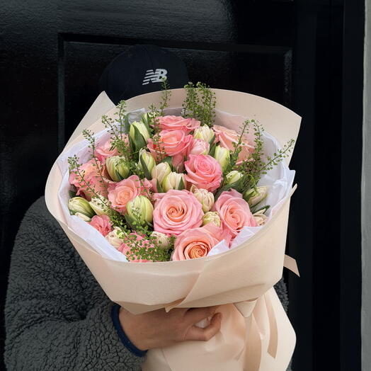 Між пелюстками