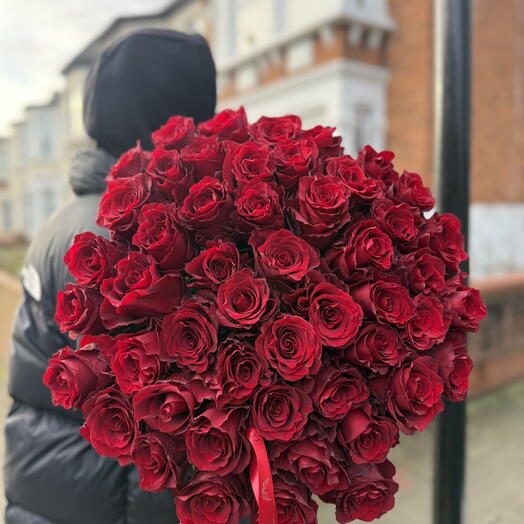50 red roses