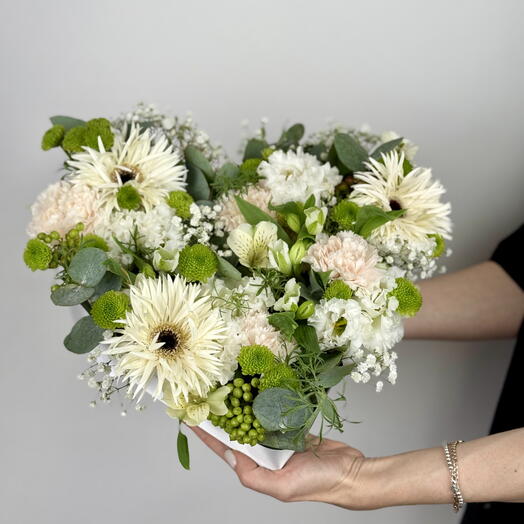 Funeral Heart Tribute – A Floral Expression of Love and Farewell