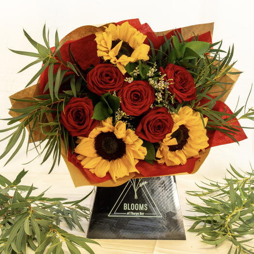 Подсолнухи   Розы