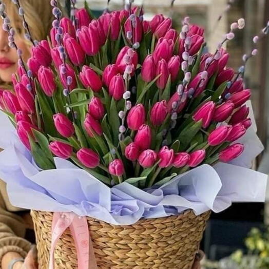 Корзина тюльпанов