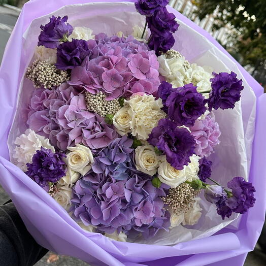 Black Sea — Hydrangea   Lisianthus Mix