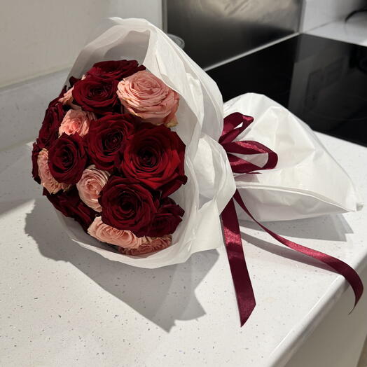 Рожевий   Червоні троянди