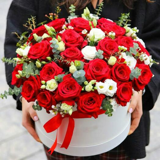 Classic Roses Hat Box