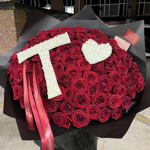 100 roses with letter T