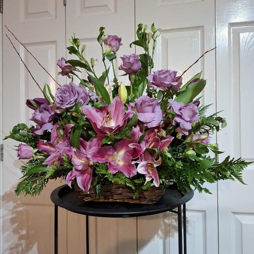 Цветы в корзине