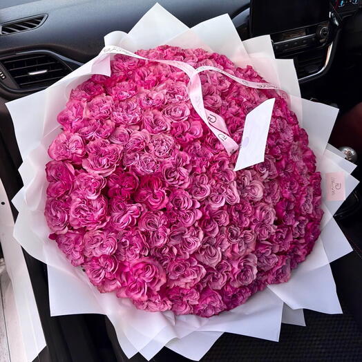 100 розовых пионовидных роз