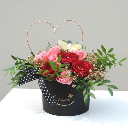 Розы в коробке ЛЮБОВЬ