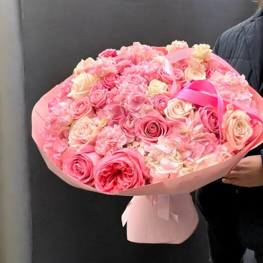 Celebration – Luxurious Pink Bouquet for Special Moments