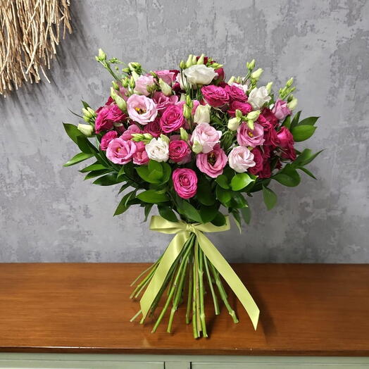 Лизиантусы и розы Шайенн